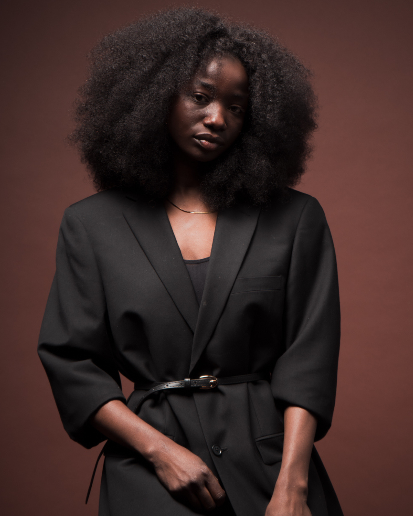 Miracana Perruque Premium Rocky Afro Wave Noire Mystérieux