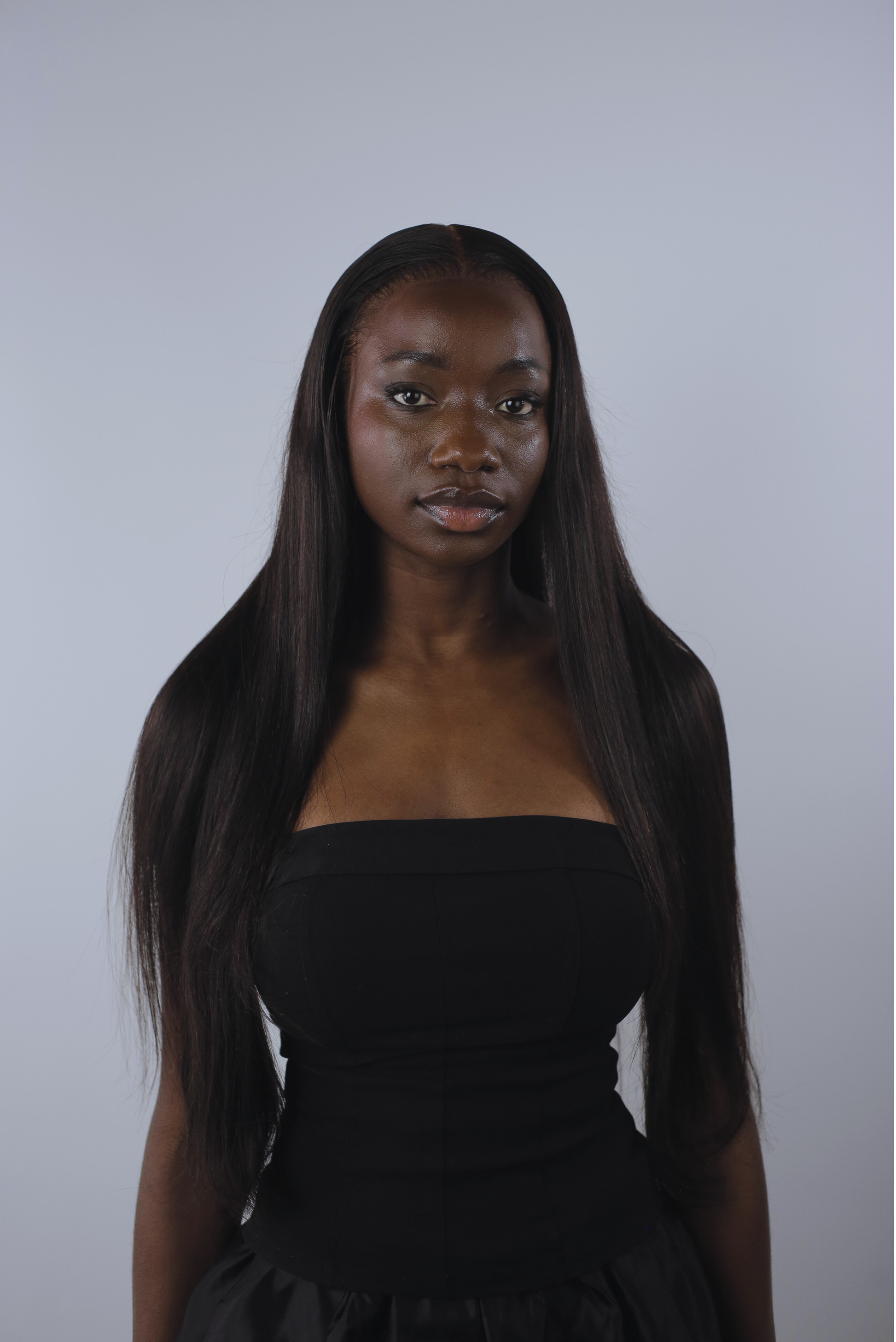 Miracana Double Drawn Perruque Lisse Noire Mystérieuse