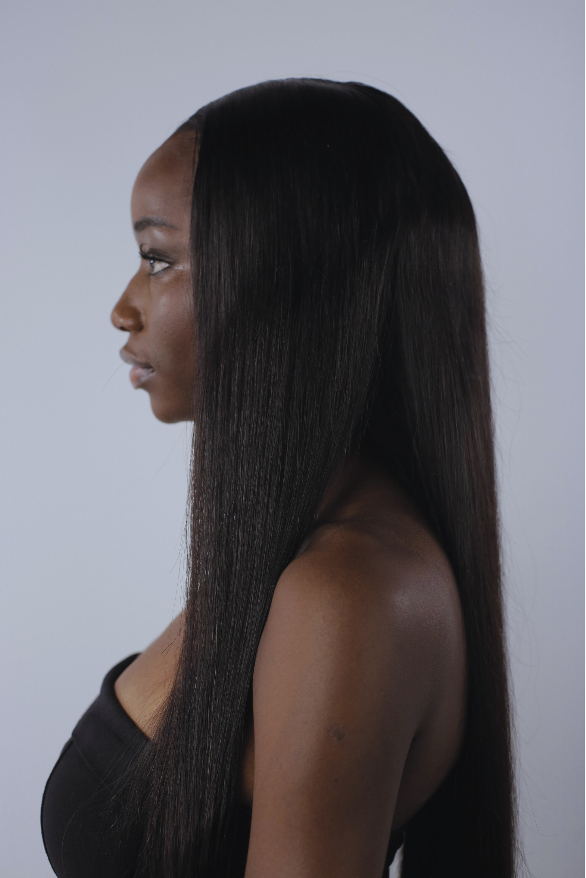 Miracana Double Drawn Perruque Lisse Noire Mystérieuse