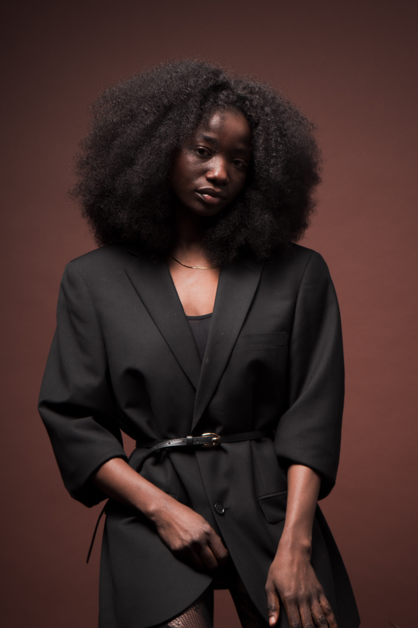 Miracana Perruque Premium Rocky Afro Wave Noire Mystérieux