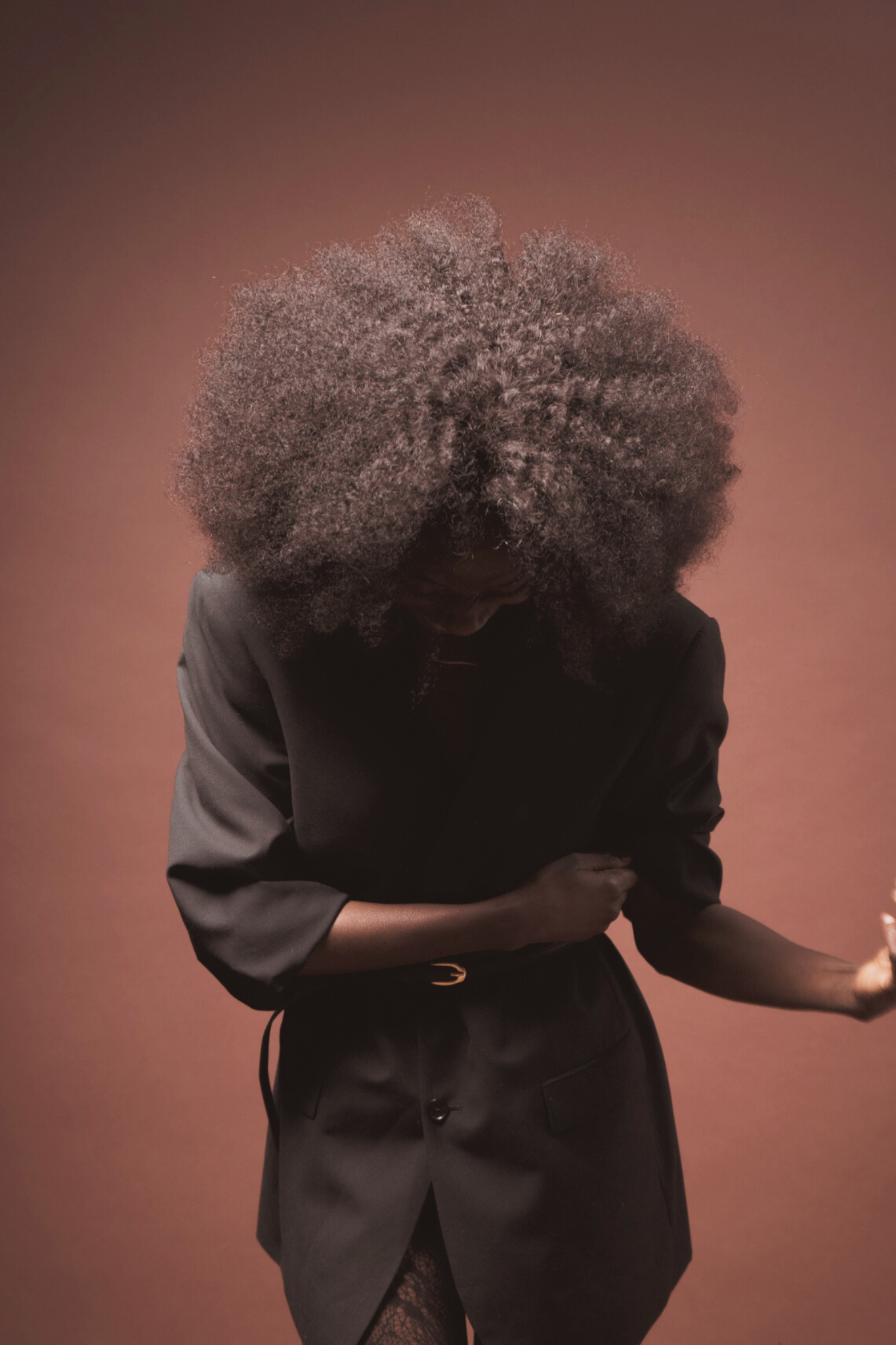 Miracana Perruque Premium Rocky Afro Wave Noire Mystérieux